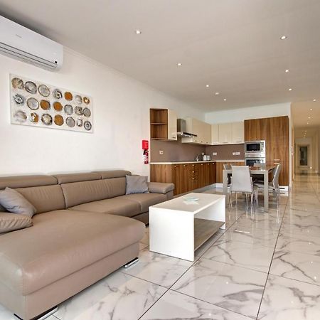 Malta'S Beachfront Apartment In Мелліха Екстер'єр фото